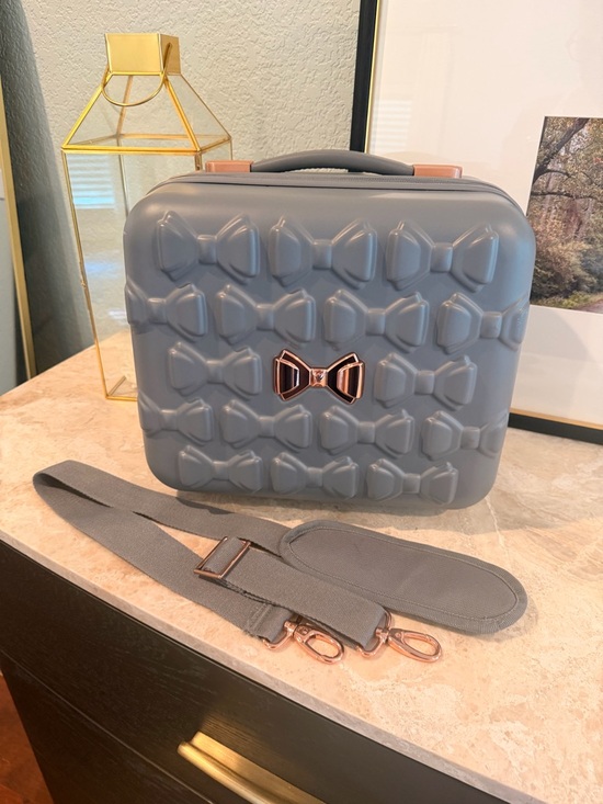 Ted Baker Handbags - Ted Baker Gray Bow-Embossed Hard Shell Travel Vanity Case with Rose Gold Accent